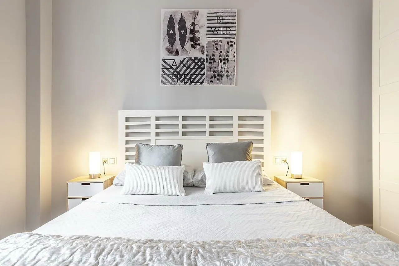 Minimalismo De Vanguardia Con Altas Calidades 1 Br Seville 0*,  Spain